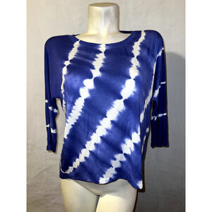 KENAR Top Women's Size M Blue White Tie Dye 3/4 Sleeve Stretch V-Neck Tee Shirt